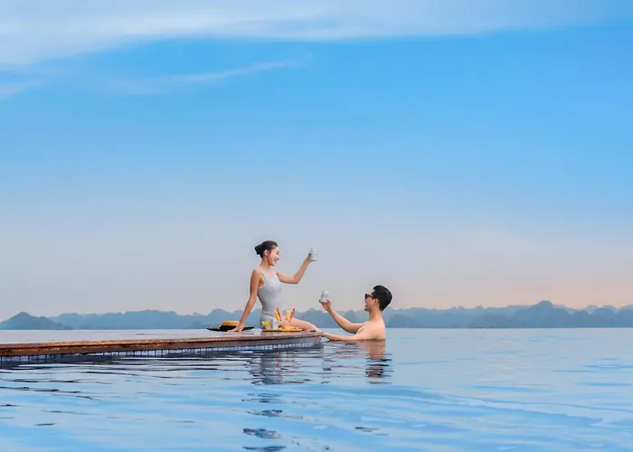 A La Carte Bay Managed By Taseco 5* Hạ Long